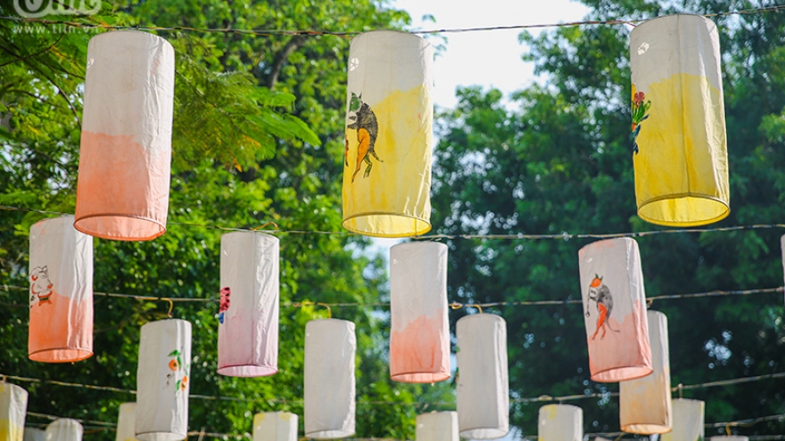 Lanterns provide colour for Hanoi street ahead of Mid-Autumn Festival